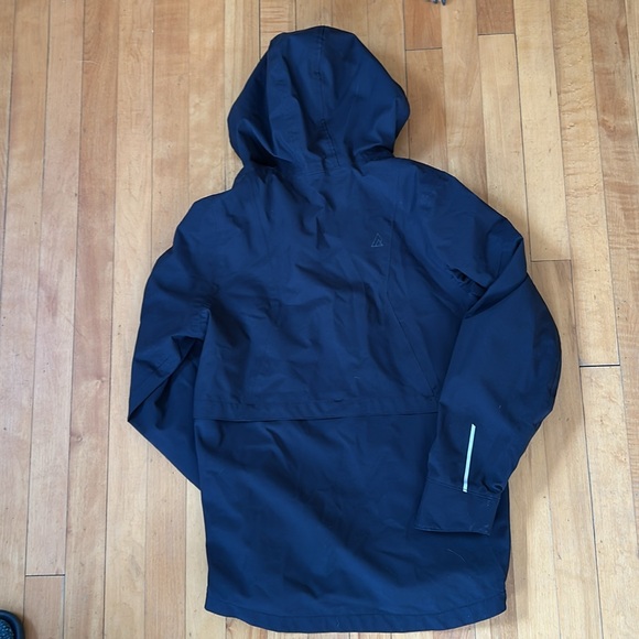 Black Breathable Raincoat🌧️ - Picture 3 of 3